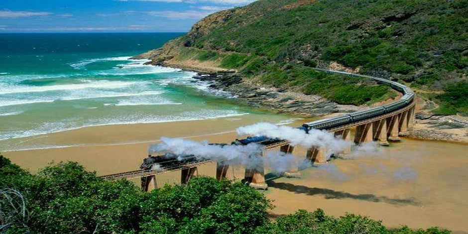 Train Bleu au bord de Mer